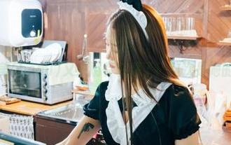 大家看，普美(bomi)又来刷存在感了！这次是她的修女美图。