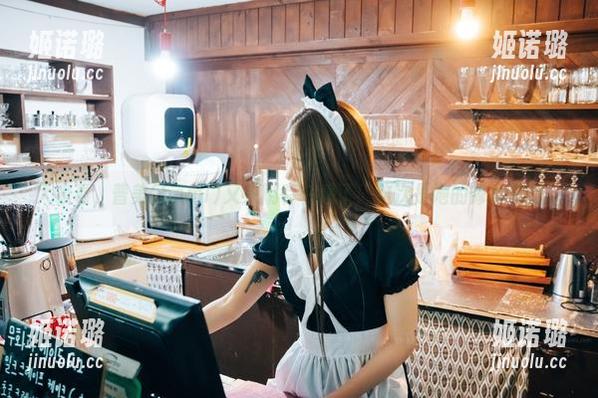 大家看，普美(bomi)又来刷存在感了！这次是她的修女美图。