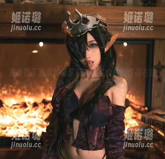 是看到了温柔的极限吗？杏仁曲奇的作品在这白色之境里静静发光