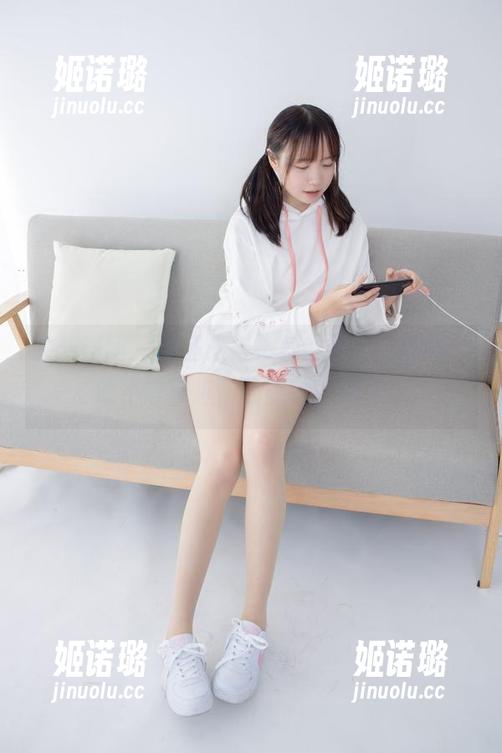 森萝财团 - 无圣光与小梓的双人，有种“敢不敢靠近”的微妙，绝了。