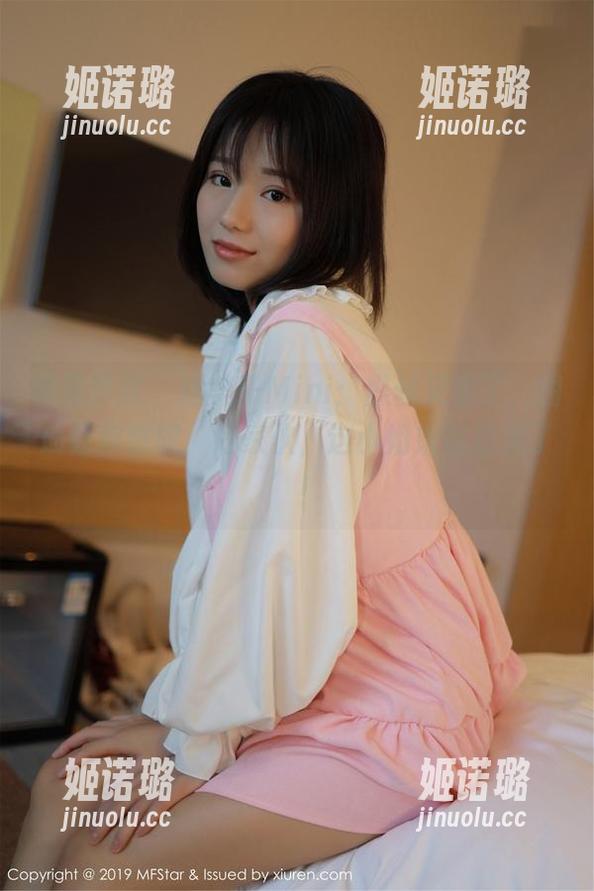 模范学院 - 糯美子Mini：黑丝又来了，图册让你感叹‘好家伙，这小姐姐也是拼了’！