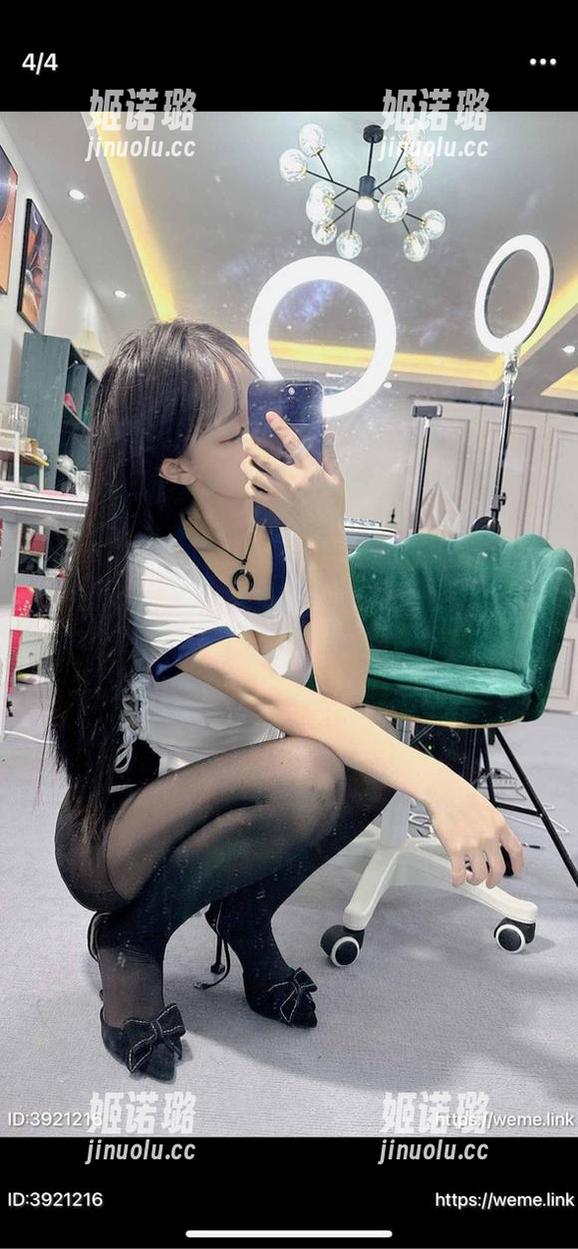 微密圈 - 姐姐在图集里游走，汤圆可甜了的镜头下有些娇羞