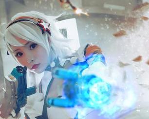 波萝社 - 图集分享：AngelaLee李玲的女王范儿，敢问这服装怎么挑的？