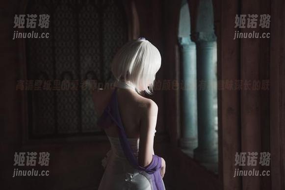 高清壁纸里的爱老师phd，比基尼的颜色让我有种意味深长的联想