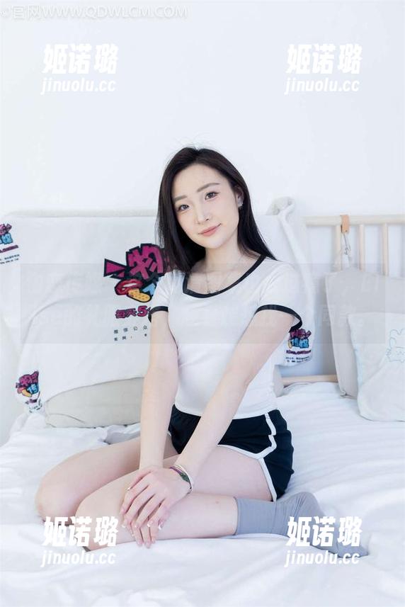 物恋传媒 - 这个高清图集也太过瘾了，Elise的礼服穿搭，越看越想找一个同款。