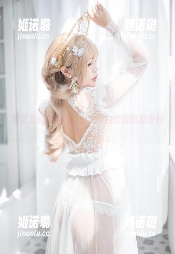 写真里的黑系猫咪少女：白烨烨的猫步轻轻走过