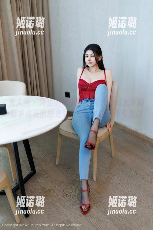 秀人网-MOON嘉依 秀人网 - 海边的MOON嘉依:无圣光下的糗事与美图的光辉,相得益彰,不可思议!