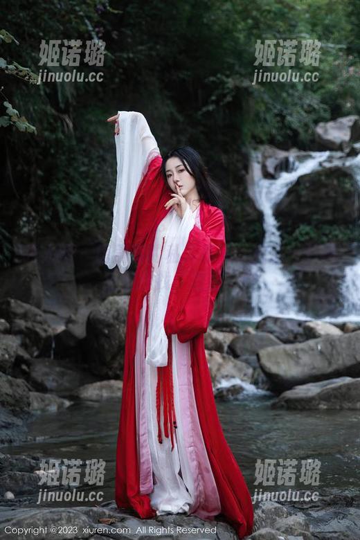 秀人网-唐翩翩 秀人网 - 唐翩翩的私人夏天:在这一片疯狂里找找“理智”吧