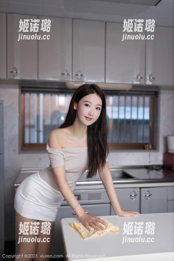 秀人网 - 原图还是图包？评委大白兔吖的眼镜，选得真有品位！