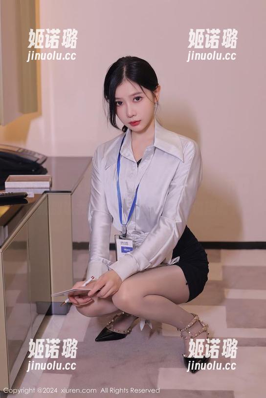 秀人网 - 小小白思宜的套装写真集，下载了就别说我没提醒你！也是没道理啊。