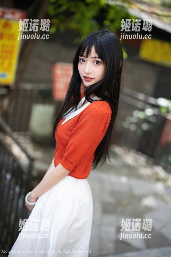 秀人网 - 是小逗逗的黑色魅惑：免费图册里的不一样尝试。