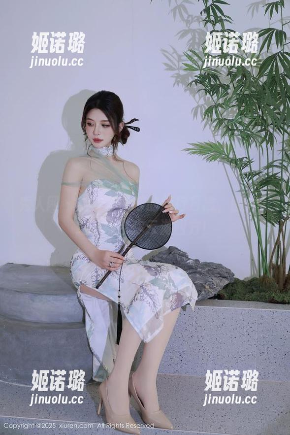 秀人网 - 空姐李丽莎的旅行日志，图片下载一键带你云游四方！
