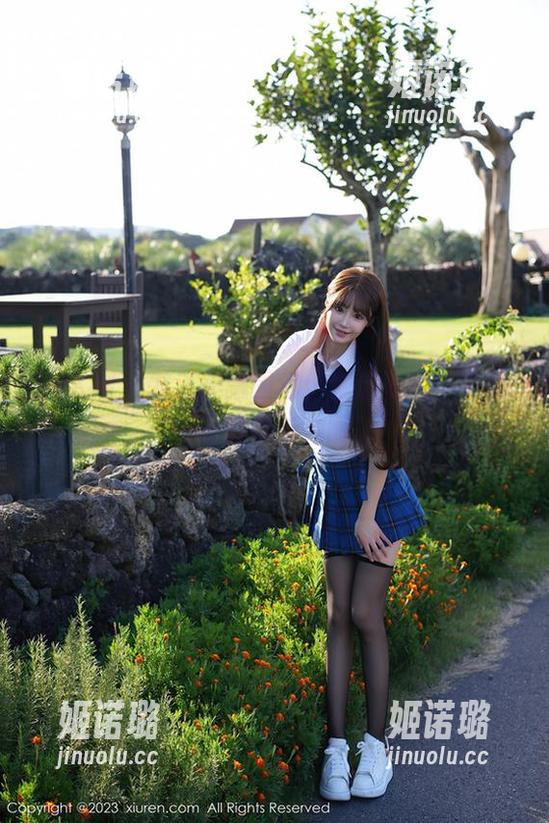 秀人网 - 龙泽美曦图包：就这海边，下载不赶紧后悔啊