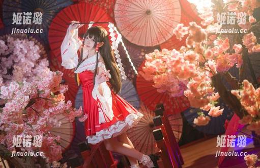 秋楚楚不秃头 高清呈现,秋楚楚不秃头与那“特别”的双人,眼神交汇好意外哦。