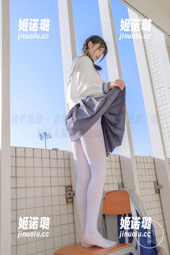 稚乖画册 - 赤西夜夜的毛衣写真更新，容易让人陷入思绪的小漩涡。