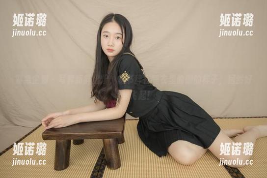 紧急企划 - 写真新鲜出炉，林书辞在睡衣里偷懒的样子，居然好看到飞起！