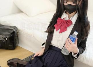 紧急企划 - 见希的裸足定制写真：是该踏上红毯，还是去洗脚？
