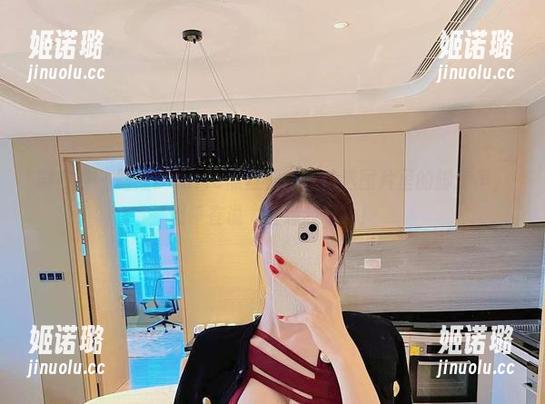 脸红Dearie 微密圈 - 脸红Dearie黑丝长腿,精选图片里的脚步声,似乎在说‘注意我呀’!