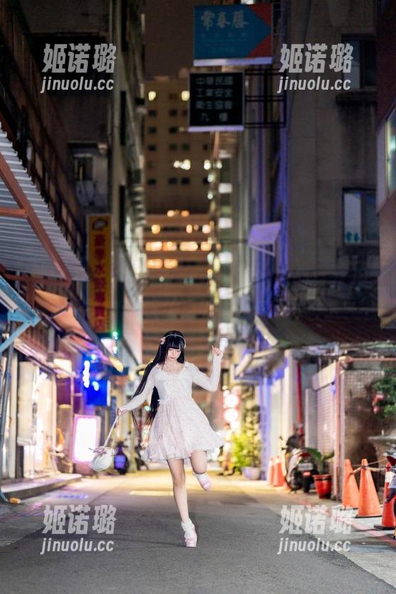 落落Raku的城市女孩：看她如何在水泥丛林中翻滚（更新图包来了！）