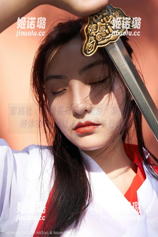 蜜桃社-Rola 蜜桃社 - 就像是短裙的魔力,美图中大方得体的Rola让人忍不住多看几眼。
