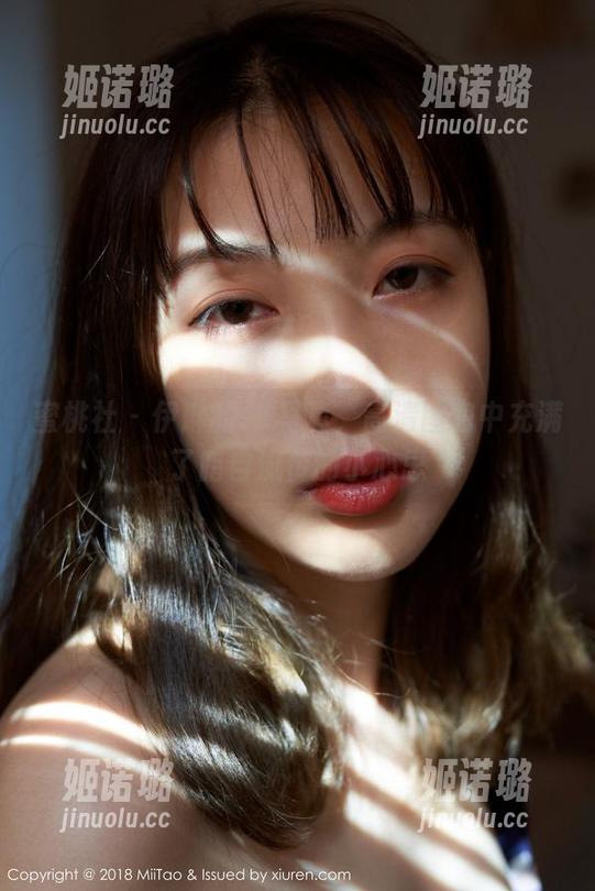 蜜桃社 - 伊琳的JK写真，高清图包中充满了暗自流传的小心思