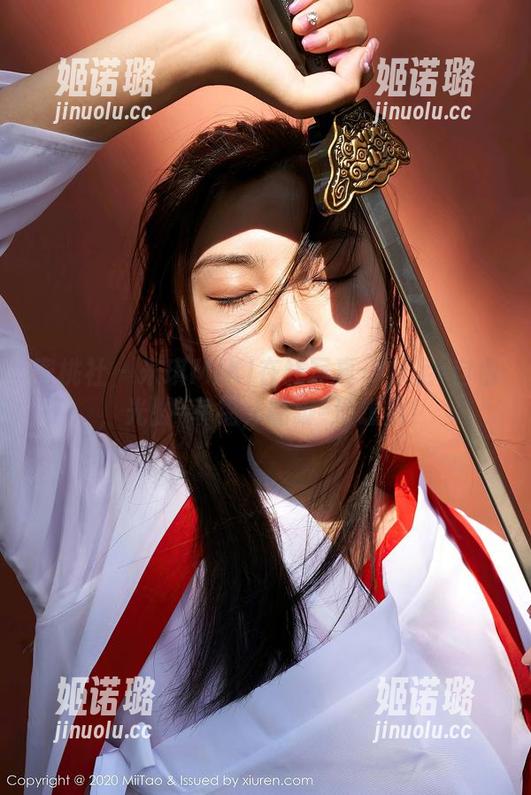 蜜桃社-米琪MIKI 蜜桃社 - 米琪MIKI在线写真:裸足=自由,光脚=幸福,踮脚=没想到!