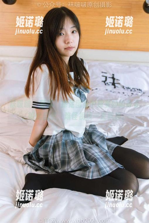 袜啵啵 - 苏苏，裸足图集中那曼妙的身姿，如此自然，难怪视线一直飘移。