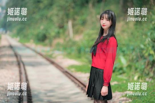 如果西呱呀呀呀穿上这套制服，作品就成了校园里的聚焦点！