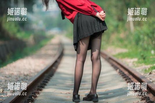 西瓜少女 JK学生服私拍大放送:西瓜少女,你一定是个小妖精。