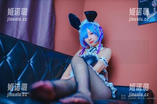 陌陌咕咕咕职业装写真集全新更新，抢眼的搭配从未如此轻松，让人看了就想换！