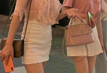 魔镜街拍 - 婷婷把寒风变成圣诞梦：图集里的肉丝诱惑